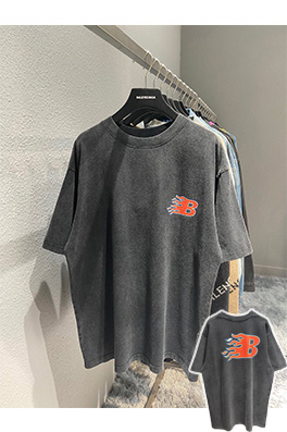 【バレンシアガ】 メンズ レディース 半袖Tシャツ   aat10402
