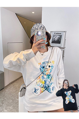 【ルイヴ*トン 】メンズ レディース 長袖　スウェットTシャツ  aat10888
