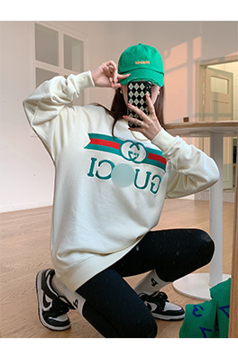 【グッチ】メンズ レディース 長袖　スウェットTシャツー aat11753