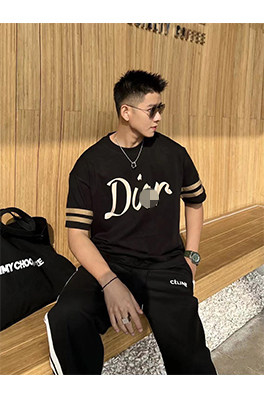 DIOR  ディオール　メンズ　Tシャツ肩幅45です