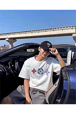 【ルイヴ*ト* L*uis Vuitt*n】メンズ レディース 半袖Tシャツ aat8441