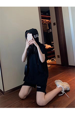 【バレンシアガ】メンズ レディース 半袖Tシャツ  aat8865