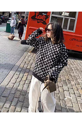 【ルイヴ*トン L*uis Vuitt*n】メンズ レディース 長袖　スウェットTシャツ  aat8935