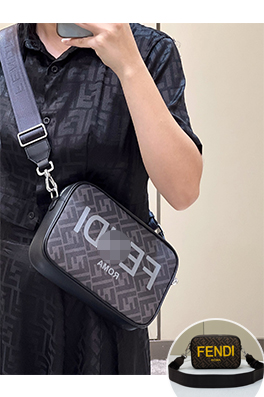 【フェンディ】pouch ショルダー バック  abg2514