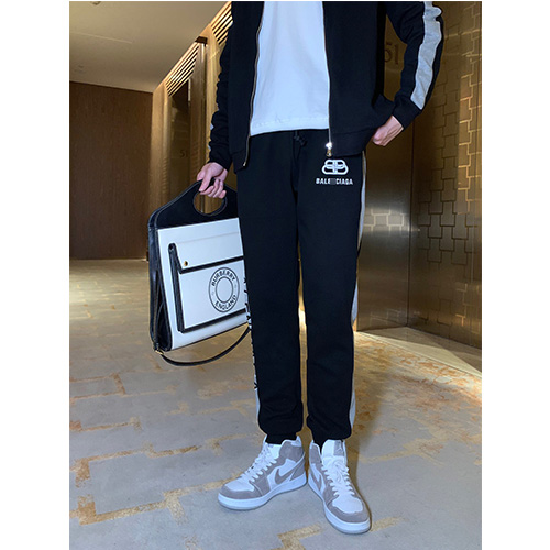 バレンシアガ　セットアップ BALENCIAGA(バレンシアガ) セットアップ(メンズ) - 海外通販のBUYMA